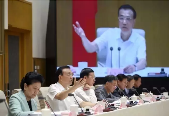 总理在国务院会议提出：全国推广电动车，不禁不限，上牌上路，自由出行(图2)